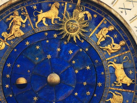 Che cos'è il tema natale e come può aiutarci a comprendere noi stessi