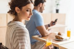Sentirsi da soli in coppia i segnali che indicano distanza affettiva