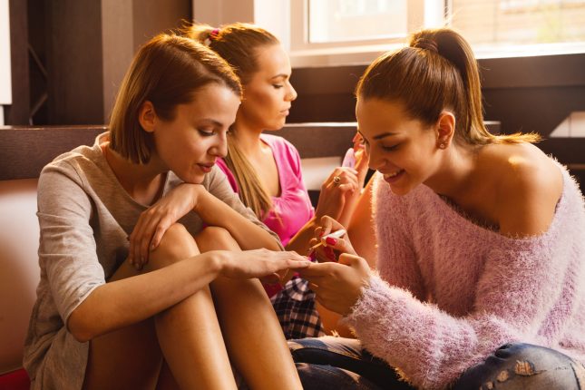 Come fare il semipermanente unghie a casa