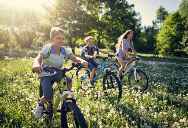Come vestire bambini per andare in bicicletta