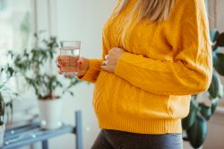 Quale e quanta acqua bere in gravidanza