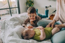 Come vestire un bambino appena nato