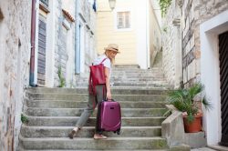 Oroscopo viaggi una valigia per ogni segno