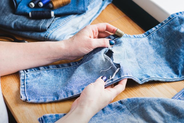 Come riutilizzare i jeans vecchi