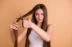 Sognare che ti tagliano i capelli cosa significa