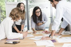 Come reagiscono i segni zodiacali nel campo lavorativo Ecco come si comportano sul posto di lavoro.