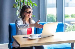 Come mi vesto per un colloquio di lavoro online