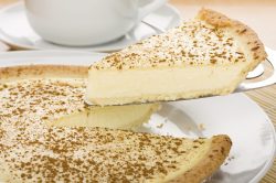 Torta al latte senza uova