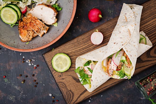 Tortillas di pollo allo yogurt con guacamole