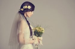 Acconciature sposa con fiori, consigli e spunti