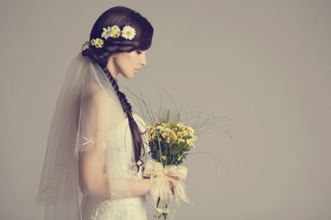 Acconciature sposa con fiori, consigli e spunti