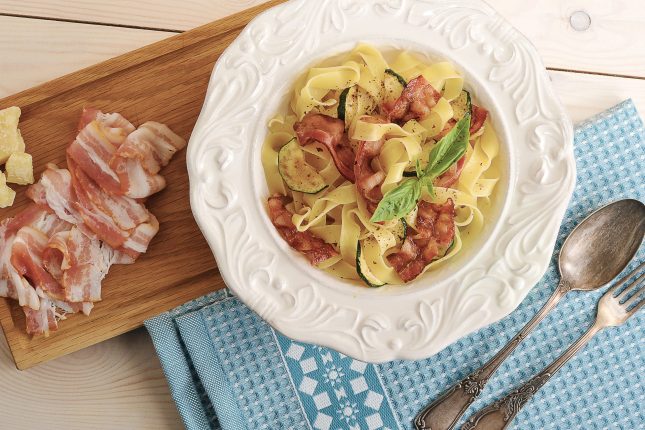 Pasta con zucchine e pancetta