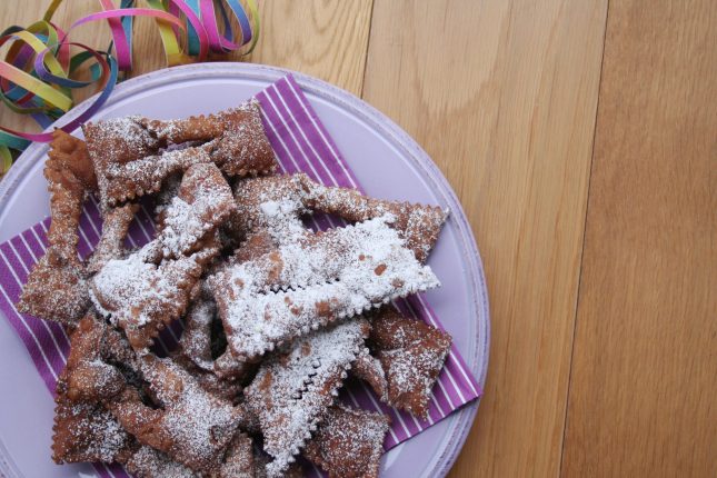Chiacchiere al cioccolato, fritte e al forno