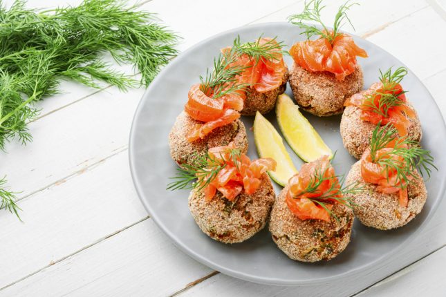 Polpette di salmone e patate e le varianti