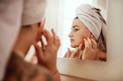 Acne da mascherina: rimedi e prodotti da usare