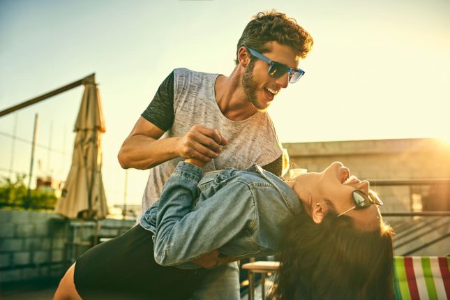 Come flirtano i segni zodiacali