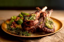 Agnello con carciofi