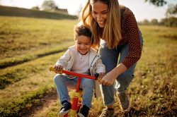 Come insegnare ai bambini ad andare in bicicletta senza rotelle