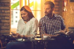 Il tradimento platonico è uguale al tradimento fisico?