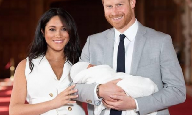 Il Principe Carlo: frecciatina a Meghan? La foto