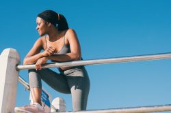 Abbigliamento workout: i migliori outfit per allenarsi d'estate