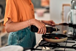 Come cucinare con pentole che rispettano l'ambiente
