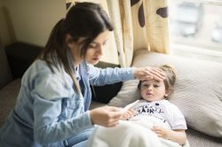abbassare la febbre nei bambini in modo naturale