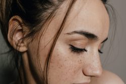 Come far crescere le ciglia, velocemente e in modo naturale