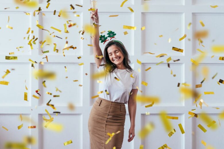 ragazza che festeggia il natale