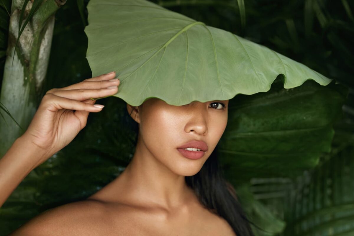 ragazza dalle labbra carnose