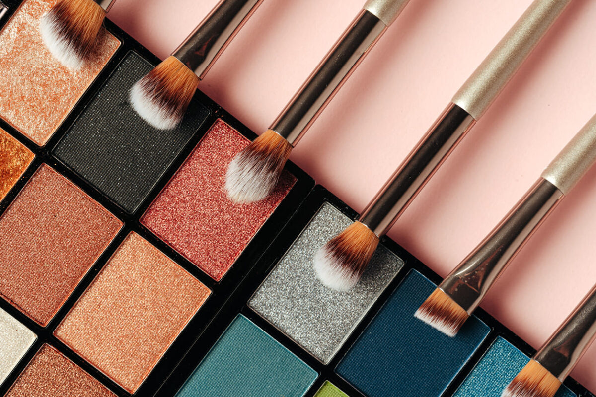 ombretti e pennelli make up
