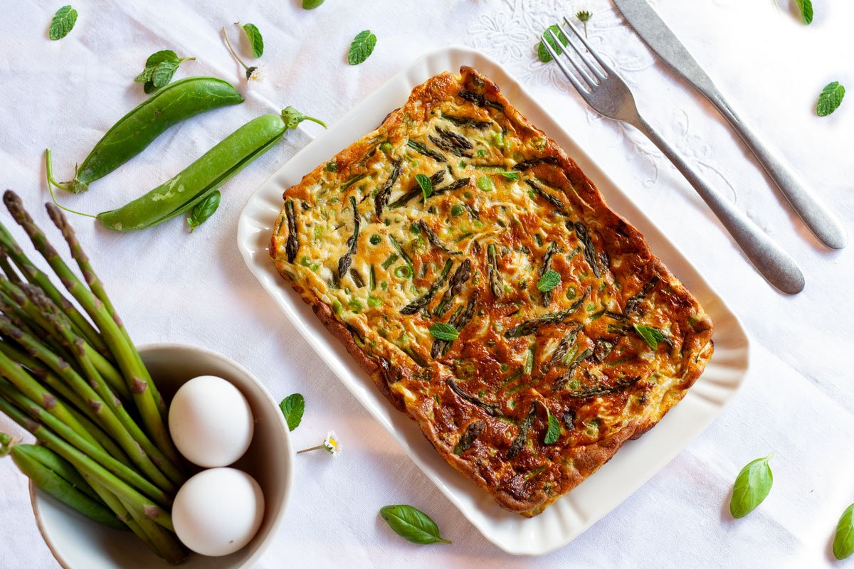 Frittata di asparagi e piselli al forno