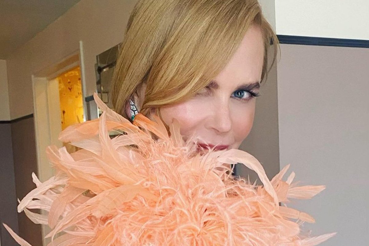 Da Nicole Kidman a Sabrina Salerno: l’eleganza senza tempo delle piume