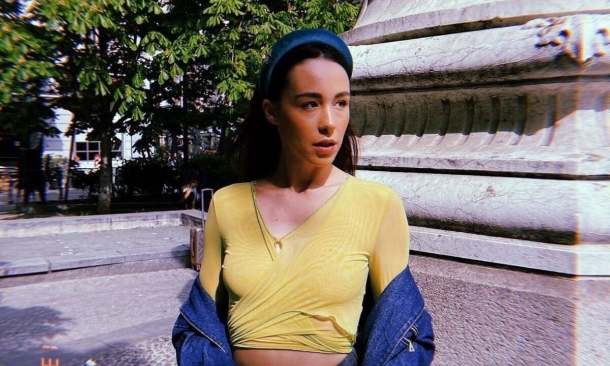 Aurora Ramazzotti fa scandalo: la foto senza reggiseno