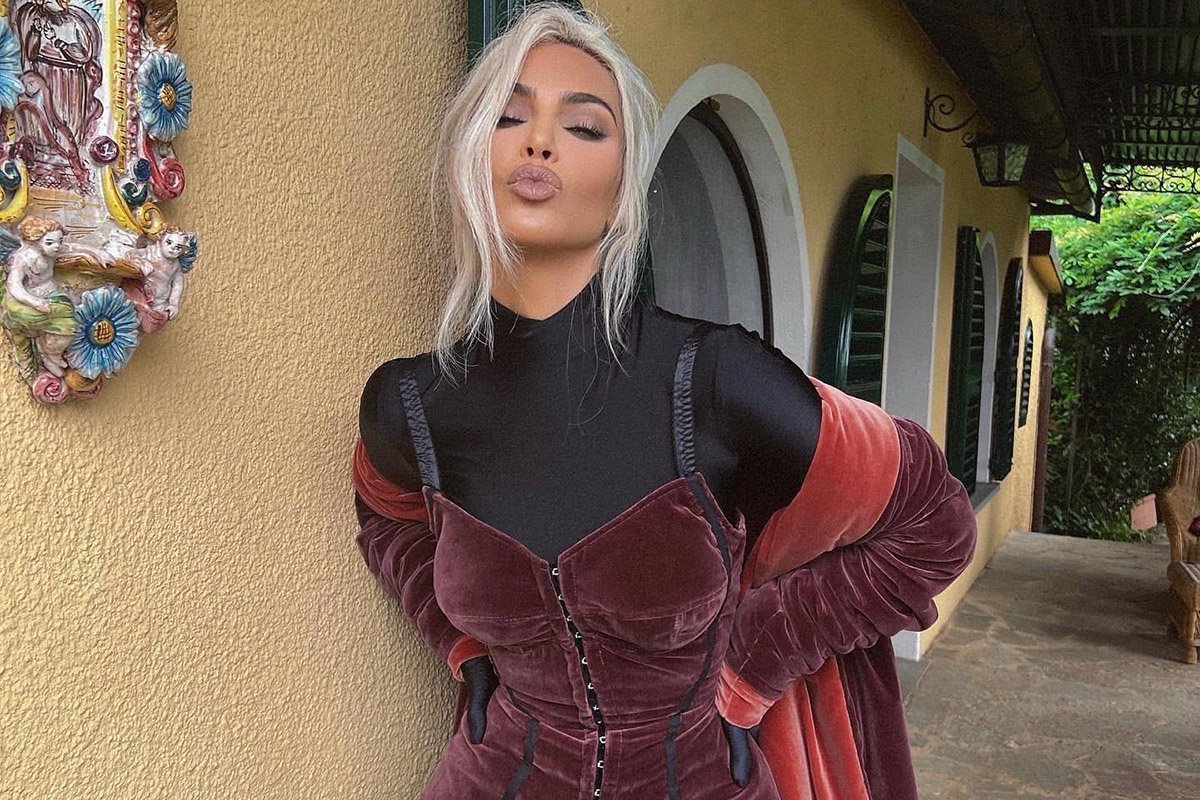Kim Kardashian ci ricasca: ora “copia” Monica Bellucci