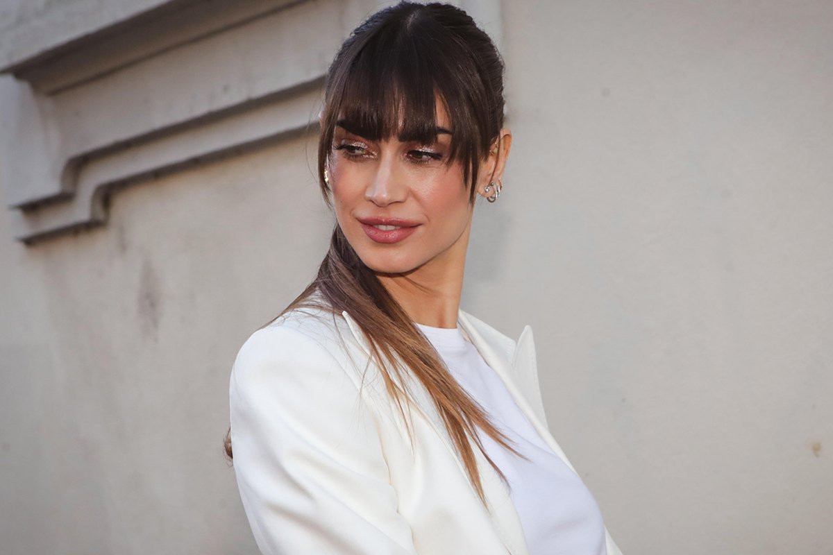 Melissa Satta sbottona i pantaloni e mostra l’intimo: fan impazziti!