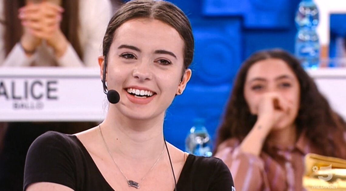 Amici, nuovo amore tra gli ex allievi? Carola frequenta lui…