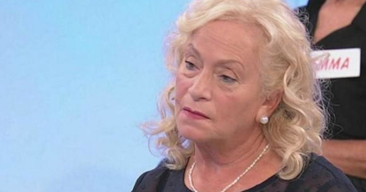 Uomini e Donne, ex dama costretta a lasciare: colpa di Maria De Filippi?