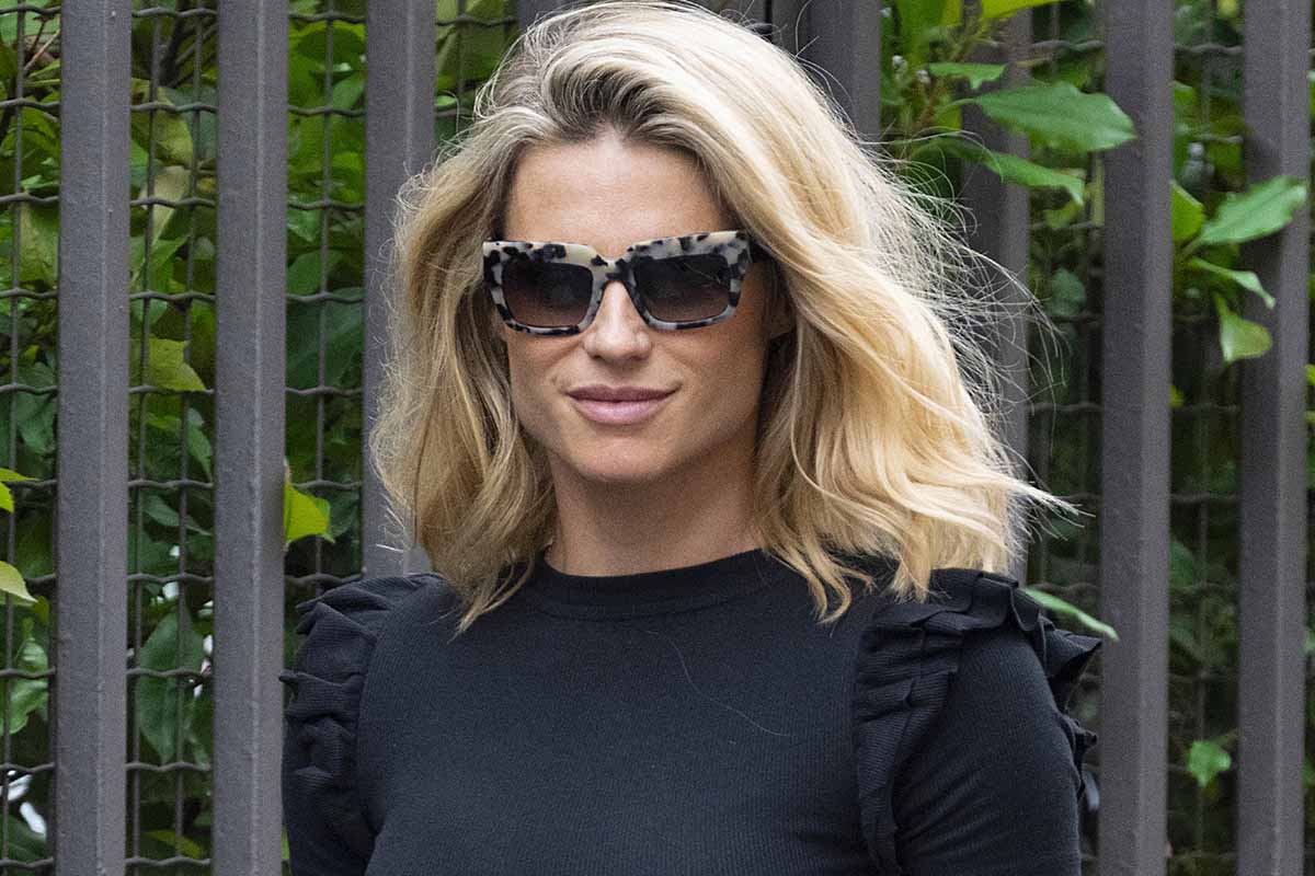 Da Michelle Hunziker a Alba Parietti: il pezzo forte è il cappello di paglia