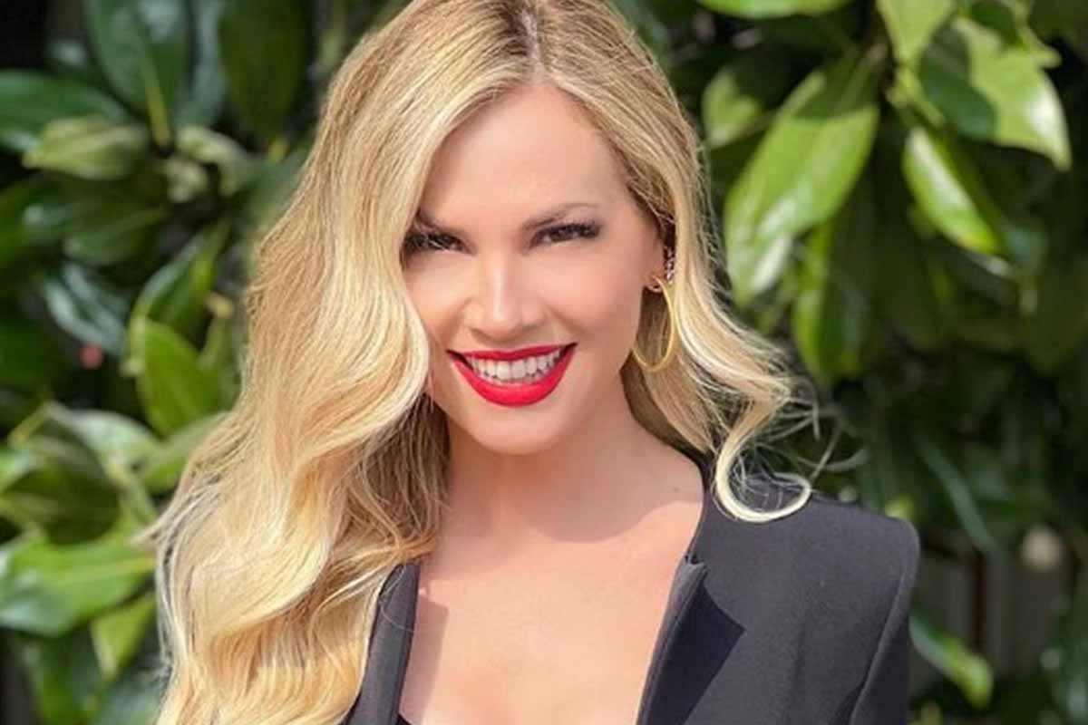 Federica Panicucci sirena sexy alle Maldive: la vacanza è di lusso