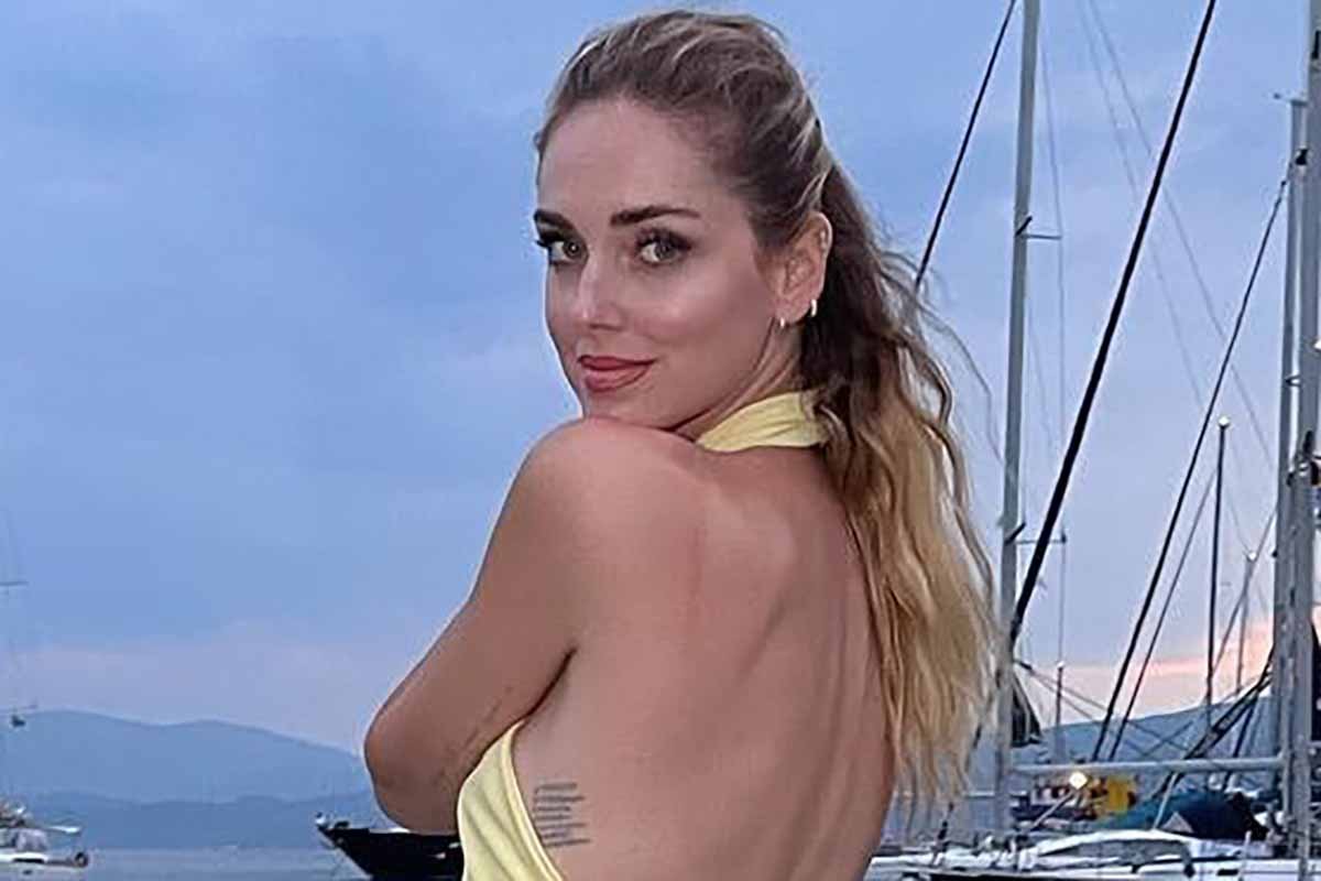 Chiara Ferragni vola su un ghiacciaio solo per un’aperitivo: è polemica