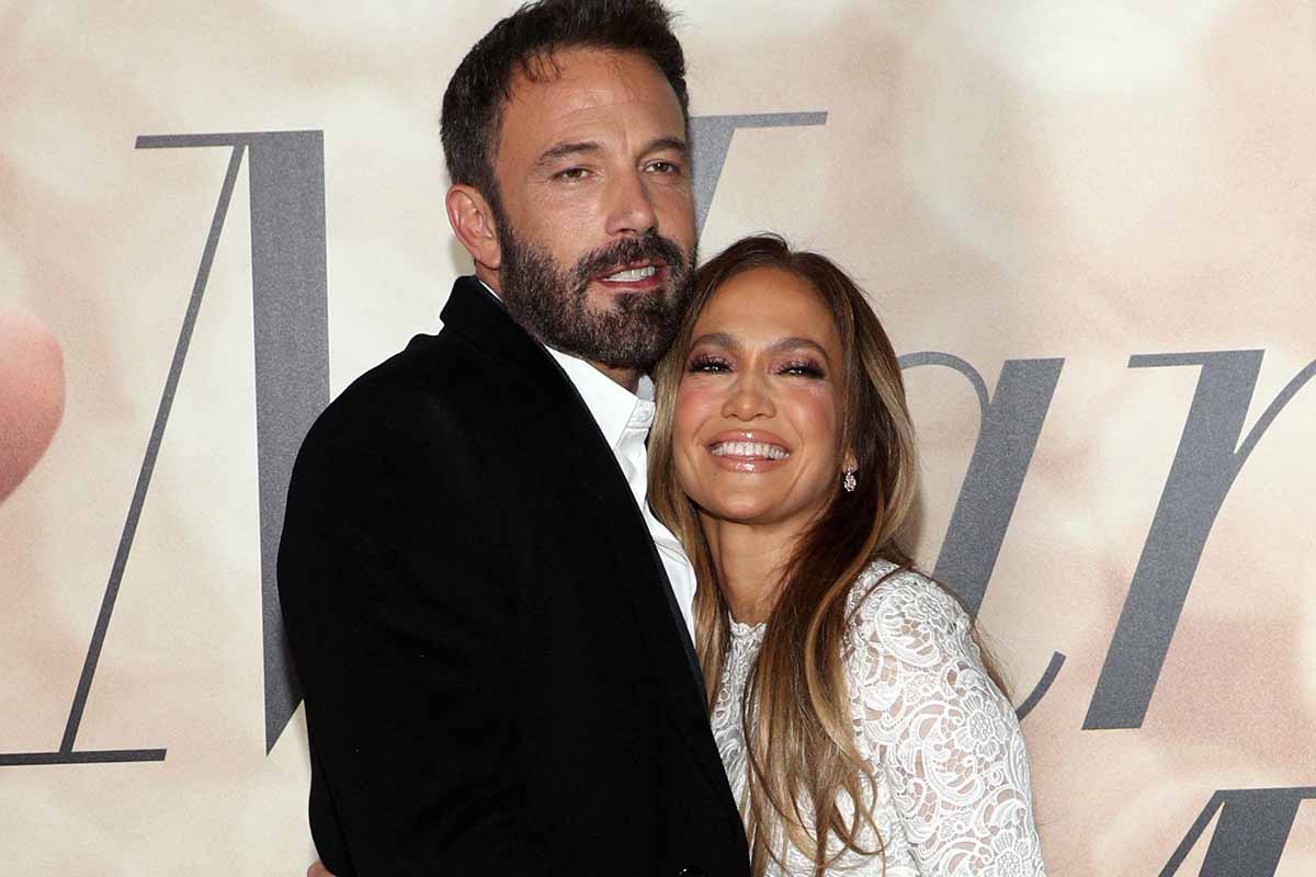 Jennifer Lopez e Ben Affleck si sono sposati. E sì: lei aveva il velo…