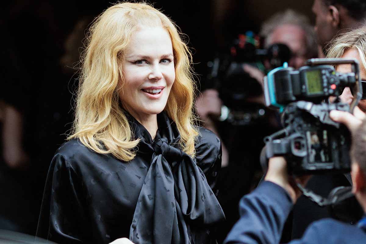 Nicole Kidman ruba la scena alle top in passerella a Parigi