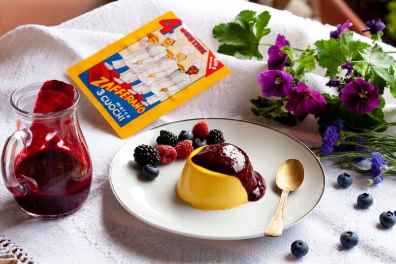 Panna cotta allo zafferano e coulis ai frutti di bosco