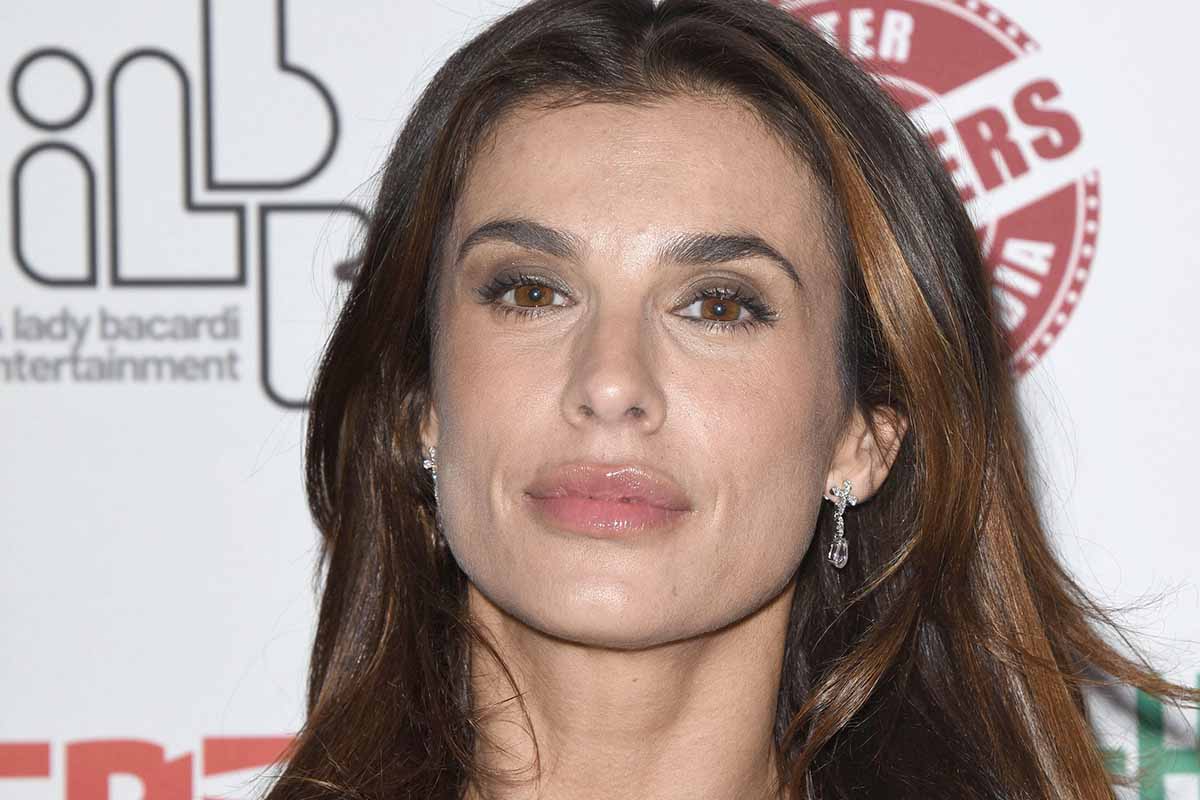 Elisabetta Canalis sexy e chic a Porto Cervo