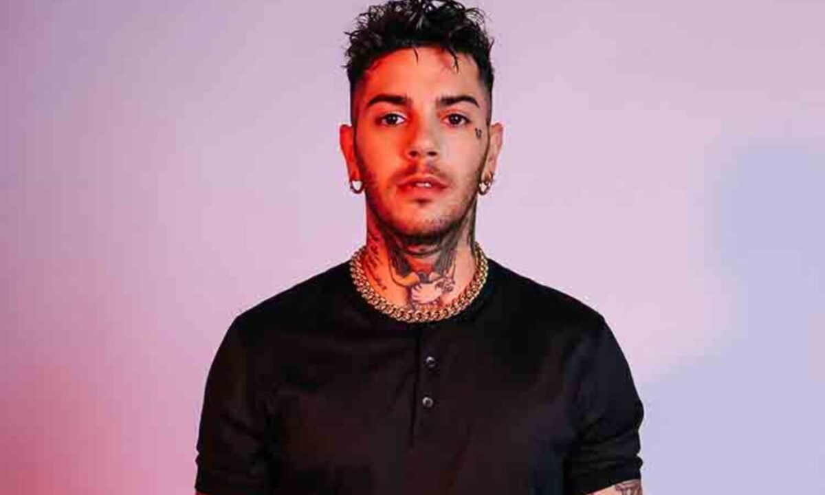 Emis Killa furioso per le tasse: un paese di…