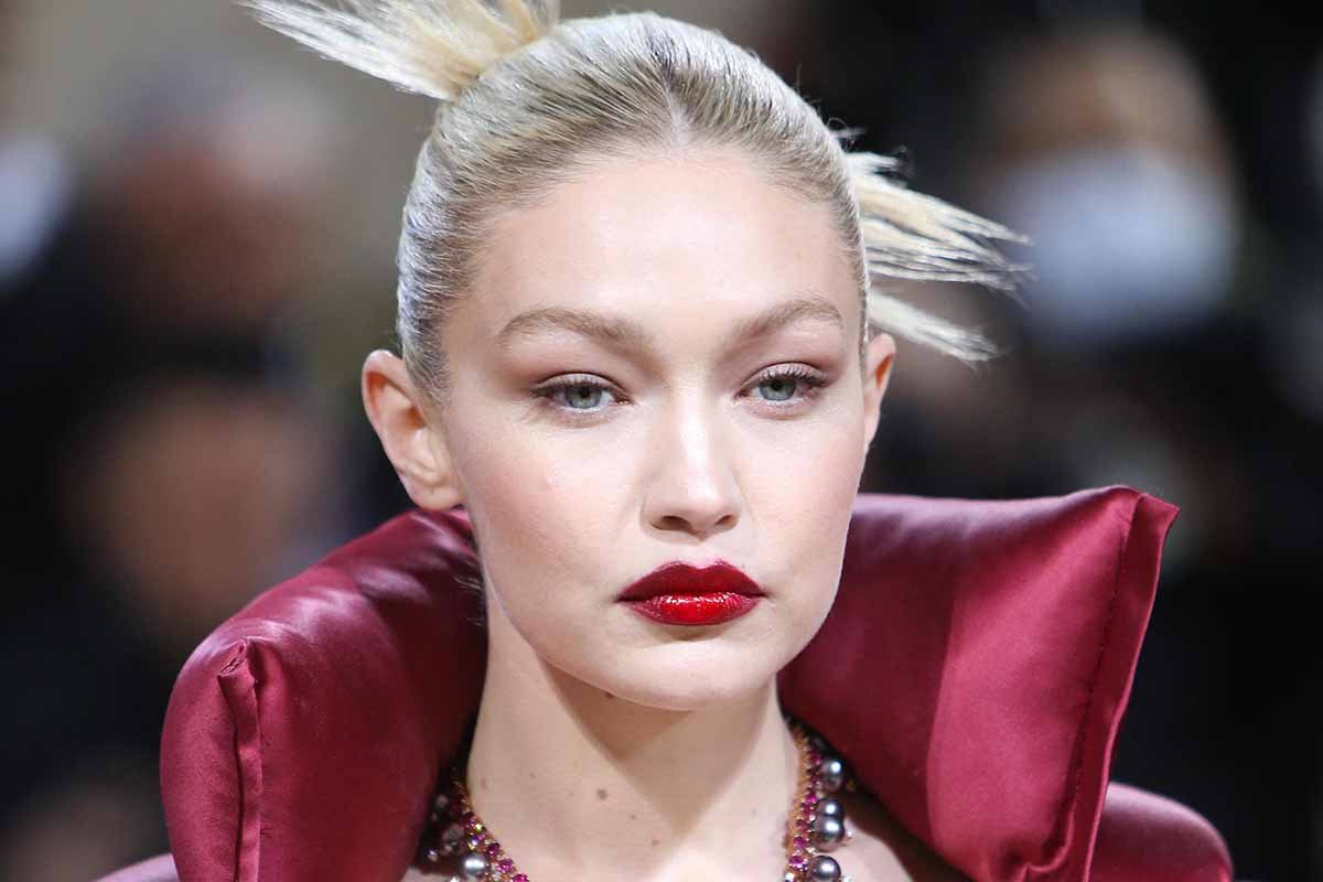 Gigi Hadid lancia una linea di abbigliamento