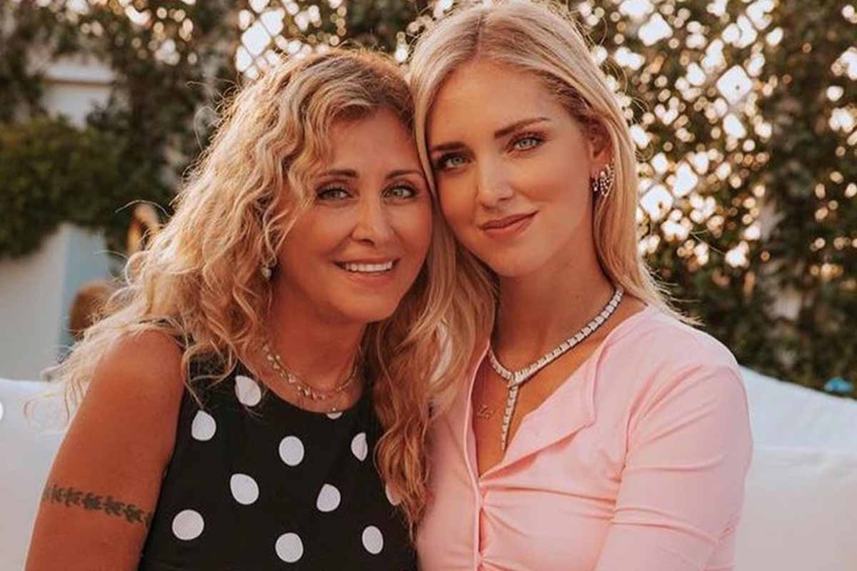 Marina Di Guardo sfida le figlie in bikini: la mamma di Chiara Ferragni è esplosiva
