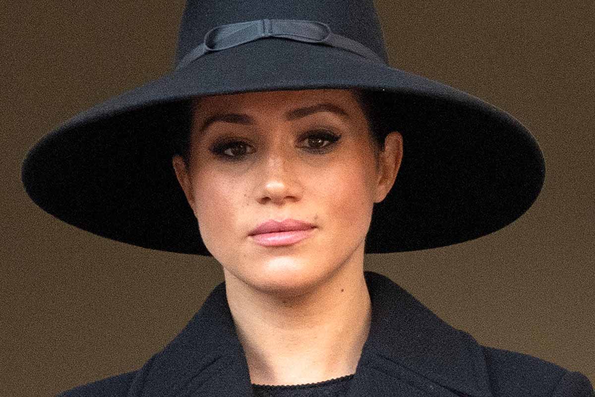Meghan Markle torna in copertina. E la Corona britannica trema…