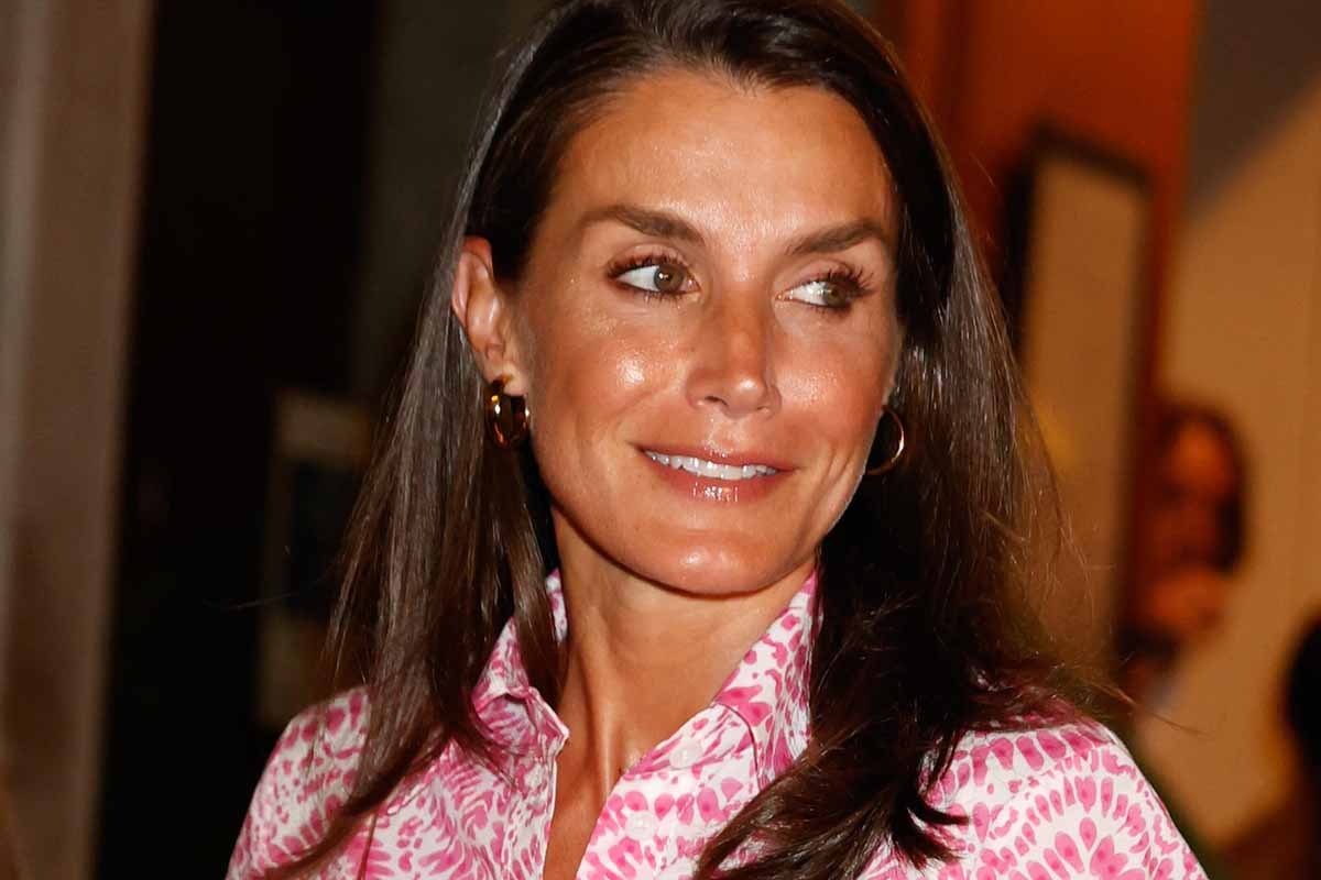 Copia il look da regina: l’abito di Letizia di Spagna è low cost